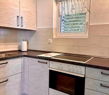 Mimice Apartment | Apartament Sunny Mimice z widokiem na morze