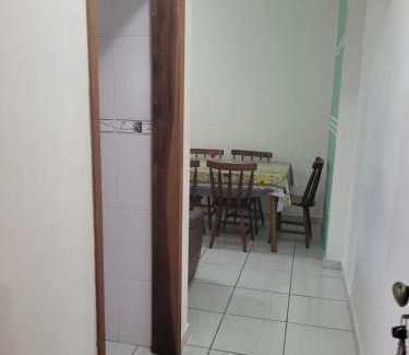 Ocian Apartment | Apartamento 02 Dormitórios na PRAIA GRANDE OCIAN, fica a 100 metros da praia , tem churrasqueira ,sendo 01 suíte