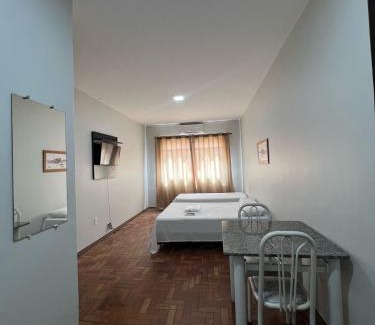 Patos de Minas Apartment | Apartamento 111 - Suíte econômica com ar condicionado