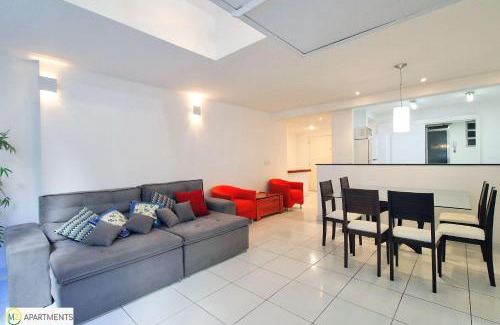 Leme Apartment | Apartamento 2 quartos espaçoso no Leme