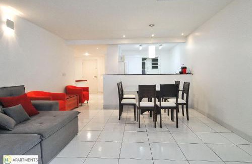 Leme Apartment | Apartamento 2 quartos espaçoso no Leme