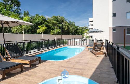 Picarras Apartment | Apartamento a 150m da PRAIA com Ar-condicionado, Wi-Fi Condomínio com PISCINA, quadra de esportes Playground infantil a 15 minutos do Beto Carreiro