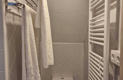 Badalona Apartment | Apartamento a 700 Metros de la Playa