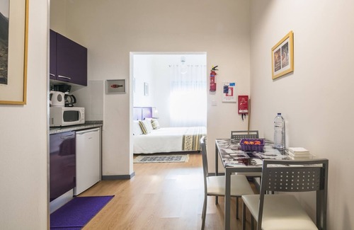 Ramalde Apartment | Apartamento A Francos Purple Room