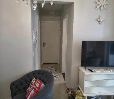 Piratuba Apartment | Apartamento aconchegante com ar, secadora e adega