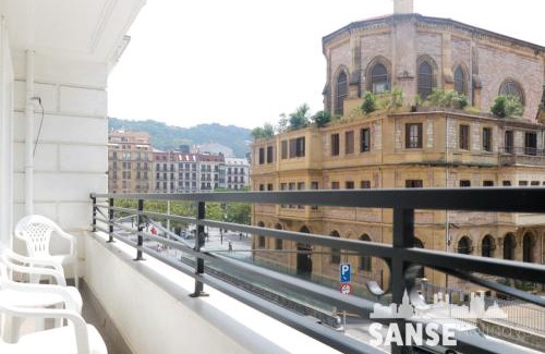 Gros Apartment | Apartamento Colón by SanSe Holidays