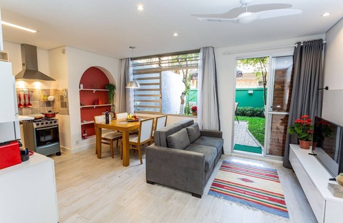 Alto de Pinheiros Apartment | Apartamento com quintal na Praça do Pôr do Sol
