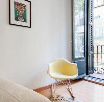 Barrio de La Latina Apartment | Apartamento con Estilo en Madrid de los Austrias -Tradición Renovada
