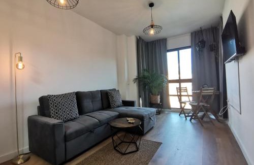 Rejas Apartment | Apartamento con garaje y piscina