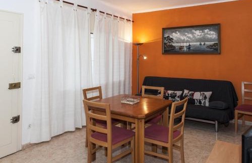 Llanca Apartment | Apartamento con terraza, parking y jardín, a 300m de la playa - ES-228-40