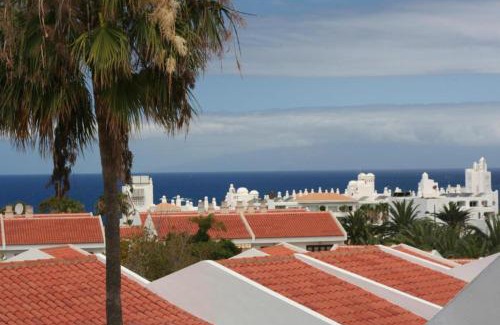 San Eugenio Apartment | Apartamento de 2 Dormitorios con Piscina en El Oasis, Playa de las Américas
