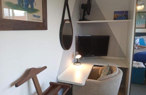 Centro Apartment | Apartamento de Frente para o Mar com Vista Incrível da Praia da Vila, Piscina e Varanda com Churrasqueira