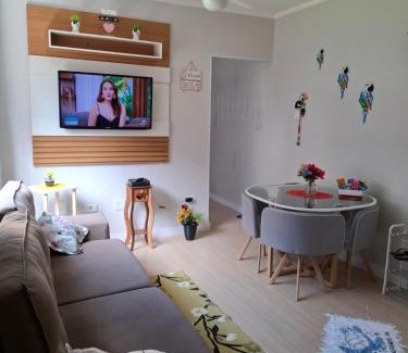 Guilhermina Apartment | Apartamento em Guilhermina a duas quadras da praia com estacionamento e WIFI