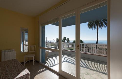 Castelldefels Apartment | Apartamento en 1era linea mar con terraza de 25m2
