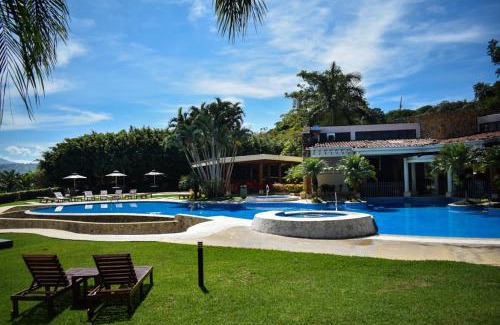 Santa Ana Apartment | Apartamento en condominio Avalon Country Club,Santa Ana, 4 personas, terraza, restaurante, piscina, tenis,ideal para mascotas