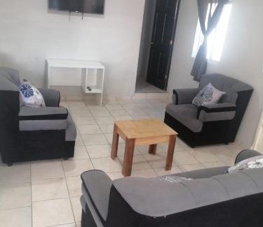 San Salvador Apartment | Apartamento familiar 1 con 3 habitaciones y 4 camas