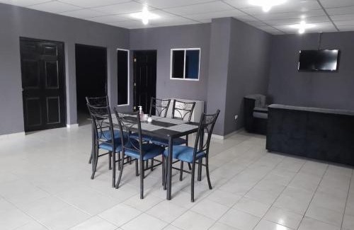 San Salvador Apartment | Apartamento familiar 1 con 3 habitaciones y 4 camas