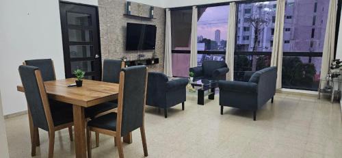 Panama City Apartment | Apartamento Grande Familiar Céntrico