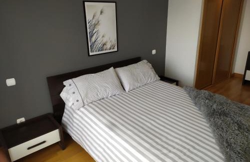 Logrono Apartment | Apartamento Medrano PISCINA AIRE ACONDICIONADO terraza y 5 minutos del centro en coche ideal para mascotas
