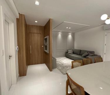 Andorinha Apartment | Apartamento no coração de Meia Praia, com 4 Suítes e 3 vagas de garagem