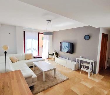 Figares Apartment | Apartamento, piscina y parking Granada Tico Medina