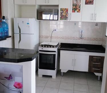 Caicara Apartment | Apartamento Praia Grande 30 metros da praia Estacionamento Gratuito e WI-FI