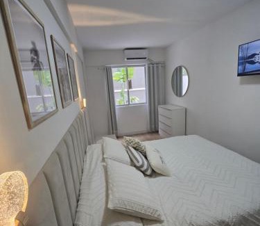 Barra Sul Apartment | Apartamento Remodelado Novo a cuadra del mar,Patio privado parking para auto pequeño-medio