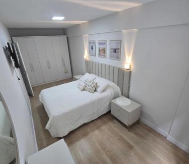 Barra Sul Apartment | Apartamento Remodelado Novo a cuadra del mar,Patio privado parking para auto pequeño-medio