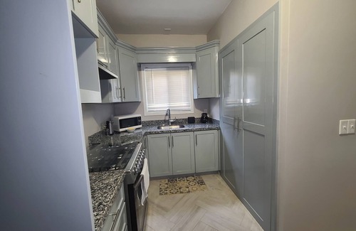 Roatan Apartment | Apartamento + SUV Incluida, a 2 Minutos de la Playa!