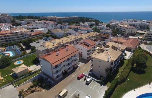 Olhos D'Agua Apartment | Apartamento T1 (2-4 per.)com Piscina, perto da Praia