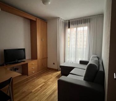 Rejas Apartment | Apartamento turístico plenilunio suite, airport, wanda, ifema