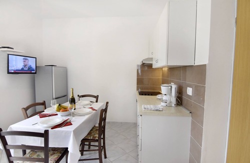 Valica Apartment | Apartamento Umag Valica, near the beach with swimming pool, 2 bedrooms, barbecue