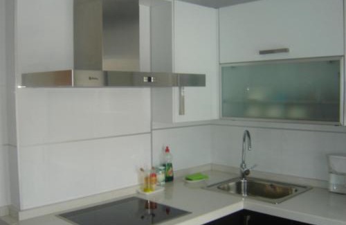 Xove Apartment | Apartamento Viveiro, Terraza Grande, 2 dormitorios 2 baños, piscinas, parking, tenis, club social