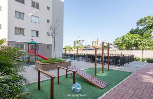 Picarras House | Apartamentos em Bal Piçarras 150 M DA PRAIA com Sacada Wi Fi, Piscina, Portaria 24h, Playground e vaga de GARAGEM