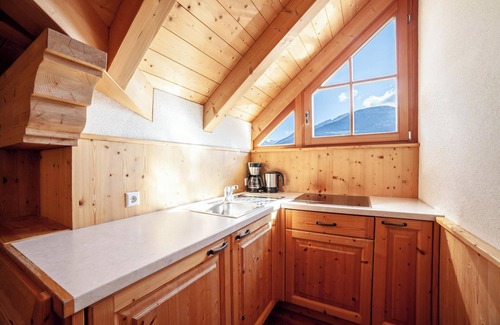 Montechiaro Apartment | Apartement "Hof am Schloss Lärche" with Mountain View and Wi-Fi