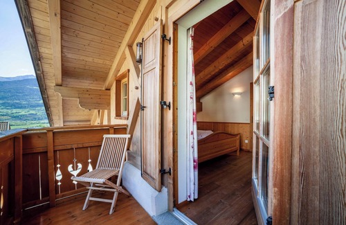 Montechiaro Apartment | Apartement "Hof am Schloss Lärche" with Mountain View and Wi-Fi