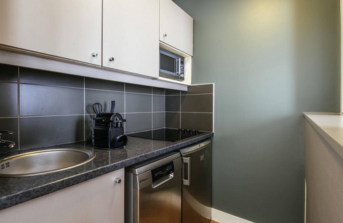 Combat Apartment | Aparthotel Adagio Paris Buttes Chaumont
