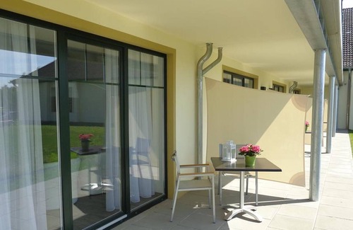 Schwerin Apartment | Aparthotel am Heidensee - Apartment ground floor, shower, WC, terrace