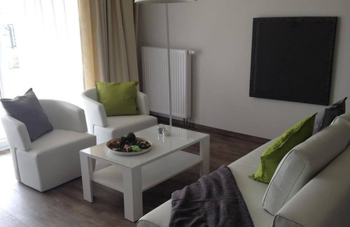 Schwerin Apartment | Aparthotel am Heidensee - Apartment ground floor, shower, WC, terrace