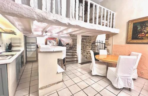 Old Town Apartment | ApartHotel Riviera - Maison du Senat - Vieille Ville - Triplex 4 pièces à deux pas de la plage