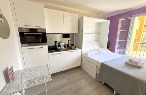 Old Town Apartment | ApartHotel Riviera Nice Côte d'Azur - Old Town - Studio AC - Sea View - 50m Promenade des Anglais- LA MAISON LINDA