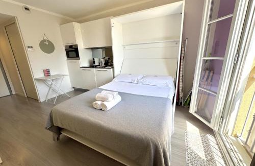 Old Town Apartment | ApartHotel Riviera Nice Côte d'Azur - Old Town - Studio AC - Sea View - 50m Promenade des Anglais- LA MAISON LINDA