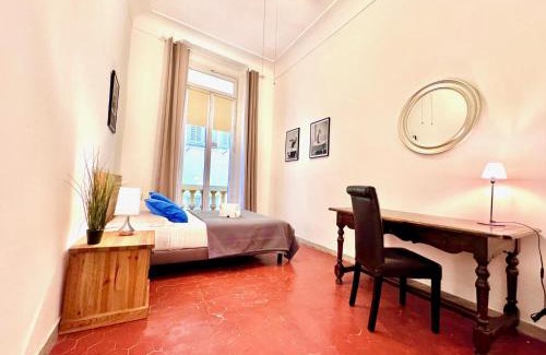 Old Town Apartment | ApartHotel Riviera - PONT VIEUX 2 - Old town - Charm 2 Bedrooms Apartement AC - 5mn beach