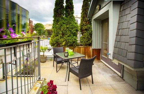 Quartier des Spectacles Apartment | ApartHotelMontréal by Les Terrasses Saint Urbain