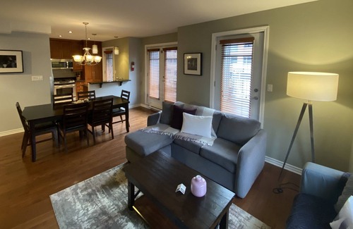 Quartier des Spectacles Apartment | ApartHotelMontréal by Les Terrasses Saint Urbain