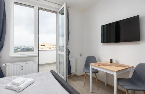 Prague 4 Apartment | Apartmán u metra s terasou