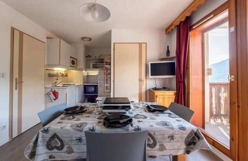 Saint-Francois-Longchamp Apartment | Apartment 'Appartement St François Longchamp' with Mountain View and Balcony