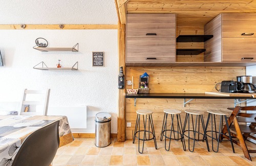 Saint-Francois-Longchamp Apartment | Apartment "Au Pied Des Pistes" with Mountain View and Balcony