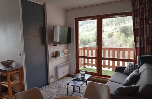 Saint-Francois-Longchamp Apartment | Apartment at the foot of the slopes, near outdoor swimming pool (summer) with garage.