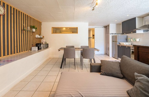Saint-Genis-de-Saintonge Apartment | Apartment "Fattoria" with Private Terrace, Private Garden and Wi-Fi